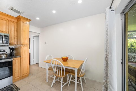 House in Sunrise, Florida 3 bedrooms, 132.2 sq.m. № 1711795 - photo 14