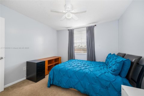House in Sunrise, Florida 3 bedrooms, 132.2 sq.m. № 1711795 - photo 29