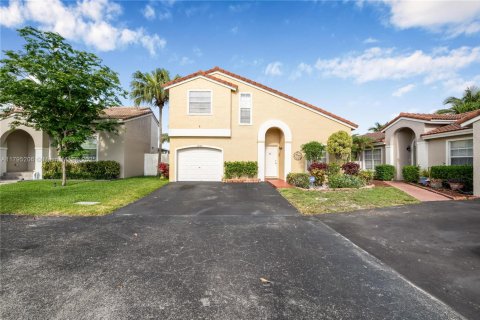 House in Sunrise, Florida 3 bedrooms, 132.2 sq.m. № 1711795 - photo 1