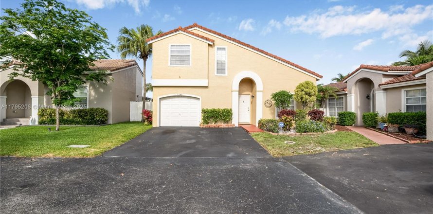 House in Sunrise, Florida 3 bedrooms, 132.2 sq.m. № 1711795
