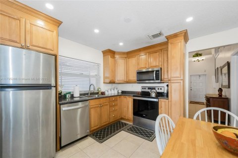 House in Sunrise, Florida 3 bedrooms, 132.2 sq.m. № 1711795 - photo 13
