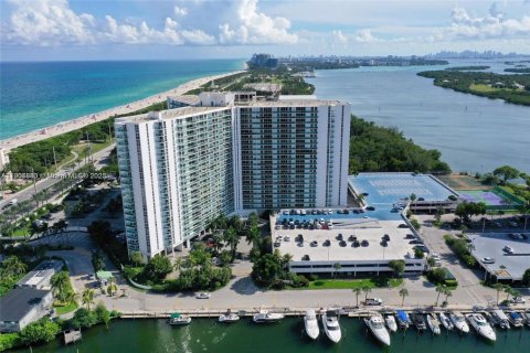 Copropriété à vendre à Sunny Isles Beach, Floride: 1 chambre, 92.07 m2 № 1967699 - photo 21