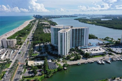 Copropriété à vendre à Sunny Isles Beach, Floride: 1 chambre, 92.07 m2 № 1967699 - photo 20