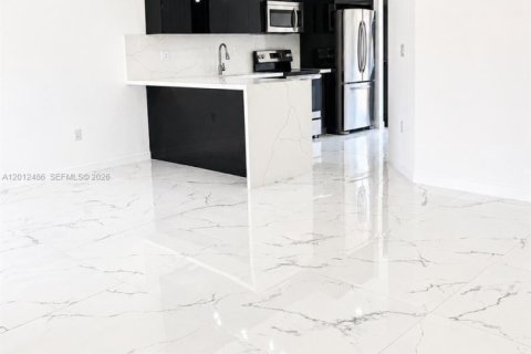 House in Miami Gardens, Florida 3 bedrooms, 105.91 sq.m. № 2076145 - photo 3