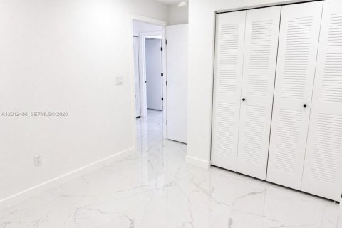 House in Miami Gardens, Florida 3 bedrooms, 105.91 sq.m. № 2076145 - photo 24