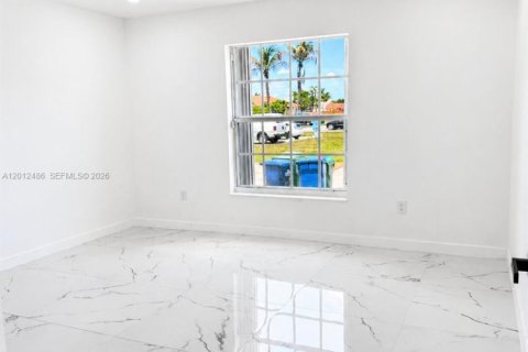 House in Miami Gardens, Florida 3 bedrooms, 105.91 sq.m. № 2076145 - photo 17