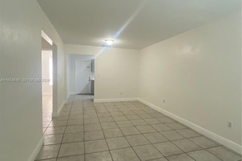 Casa en alquiler en Sweetwater, Florida, 3 dormitorios, 156.82 m2 № 2054980 - foto 4