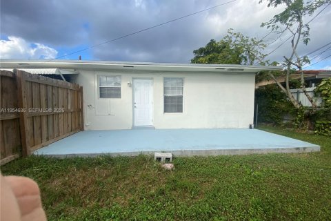 Casa en alquiler en Sweetwater, Florida, 3 dormitorios, 156.82 m2 № 2054980 - foto 17