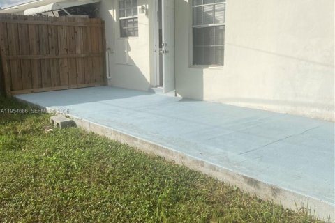 Casa en alquiler en Sweetwater, Florida, 3 dormitorios, 156.82 m2 № 2054980 - foto 16