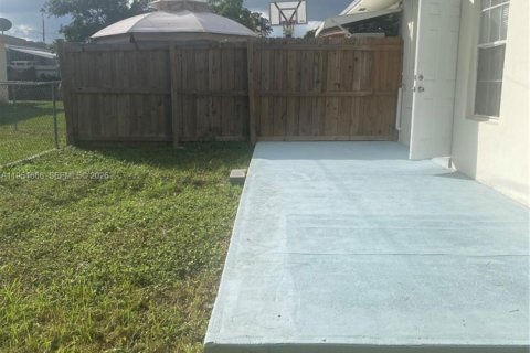 Casa en alquiler en Sweetwater, Florida, 3 dormitorios, 156.82 m2 № 2054980 - foto 15