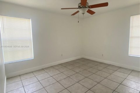 Casa en alquiler en Sweetwater, Florida, 3 dormitorios, 156.82 m2 № 2054980 - foto 12