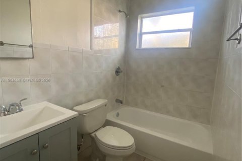 Casa en alquiler en Sweetwater, Florida, 3 dormitorios, 156.82 m2 № 2054980 - foto 10