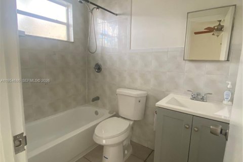 Casa en alquiler en Sweetwater, Florida, 3 dormitorios, 156.82 m2 № 2054980 - foto 13