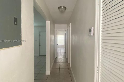 Casa en alquiler en Sweetwater, Florida, 3 dormitorios, 156.82 m2 № 2054980 - foto 9