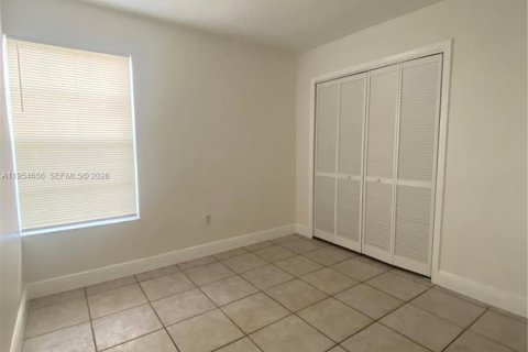 Casa en alquiler en Sweetwater, Florida, 3 dormitorios, 156.82 m2 № 2054980 - foto 11