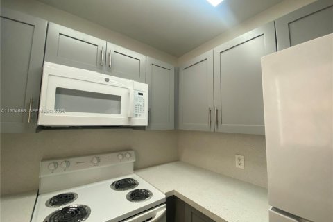 Casa en alquiler en Sweetwater, Florida, 3 dormitorios, 156.82 m2 № 2054980 - foto 6