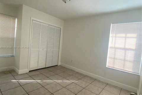 Casa en alquiler en Sweetwater, Florida, 3 dormitorios, 156.82 m2 № 2054980 - foto 8