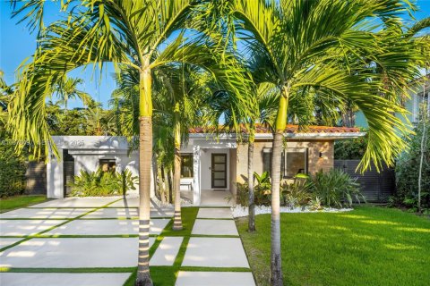 Дом в Майами-Бич, Флорида 4 спальни, 228.08м2 № 2055168