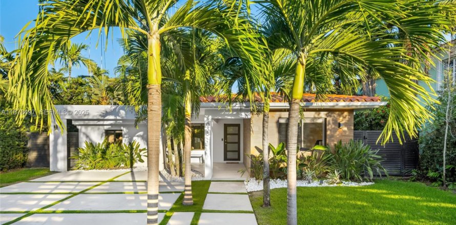 Дом в Майами-Бич, Флорида 4 спальни, 228.08м2 № 2055168