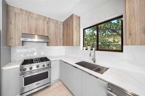 Купить виллу или дом в Майами-Бич, Флорида 4 спальни, 228.08м2, № 2055168 - фото 17