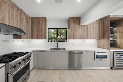 Купить виллу или дом в Майами-Бич, Флорида 4 спальни, 228.08м2, № 2055168 - фото 16