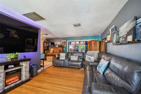 Casa en venta en Saint Petersburg, Florida, 4 dormitorios, 139.35 m2 № 2123278 - foto 26