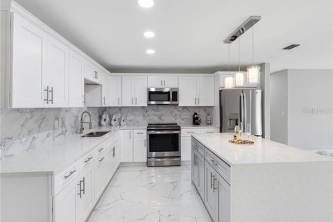 House in Tampa, Florida 3 bedrooms, 144.93 sq.m. № 1822382 - photo 18