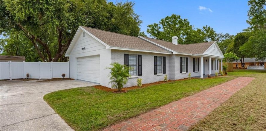 House in Tampa, Florida 3 bedrooms, 144.93 sq.m. № 1822382