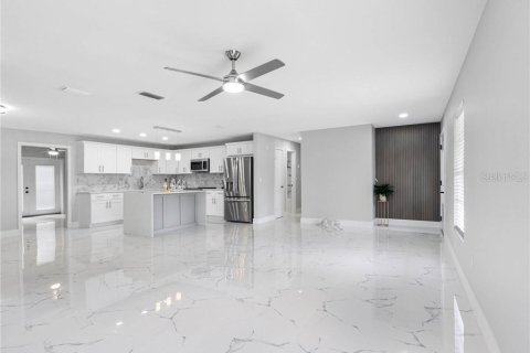 House in Tampa, Florida 3 bedrooms, 144.93 sq.m. № 1822382 - photo 8