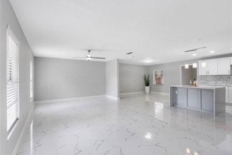House in Tampa, Florida 3 bedrooms, 144.93 sq.m. № 1822382 - photo 7