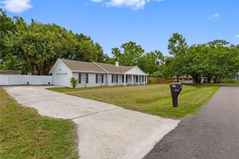 House in Tampa, Florida 3 bedrooms, 144.93 sq.m. № 1822382 - photo 5