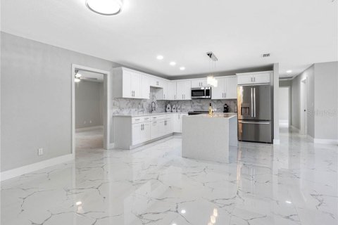 House in Tampa, Florida 3 bedrooms, 144.93 sq.m. № 1822382 - photo 19