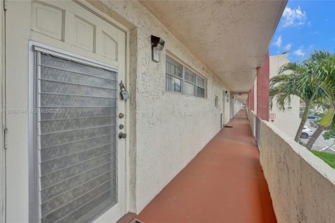 Copropriété à vendre à Pembroke Pines, Floride: 2 chambres, 108.7 m2 № 2076317 - photo 23