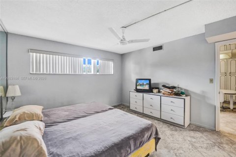 Copropriété à vendre à Pembroke Pines, Floride: 2 chambres, 108.7 m2 № 2076317 - photo 19