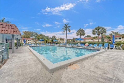 Copropriété à vendre à Pembroke Pines, Floride: 2 chambres, 108.7 m2 № 2076317 - photo 30