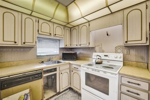 Copropriété à vendre à Pembroke Pines, Floride: 2 chambres, 108.7 m2 № 2076317 - photo 3