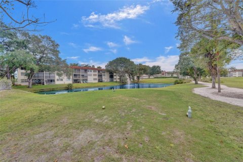 Copropriété à vendre à Pembroke Pines, Floride: 2 chambres, 108.7 m2 № 2076317 - photo 26