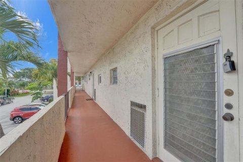 Copropriété à vendre à Pembroke Pines, Floride: 2 chambres, 108.7 m2 № 2076317 - photo 24