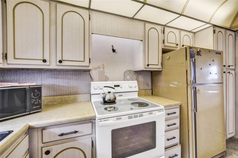 Copropriété à vendre à Pembroke Pines, Floride: 2 chambres, 108.7 m2 № 2076317 - photo 4