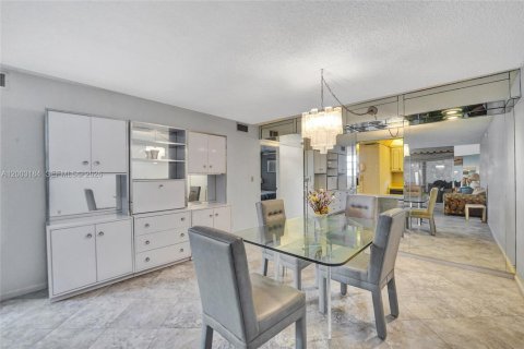 Copropriété à vendre à Pembroke Pines, Floride: 2 chambres, 108.7 m2 № 2076317 - photo 10