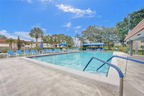 Copropriété à vendre à Pembroke Pines, Floride: 2 chambres, 108.7 m2 № 2076317 - photo 29