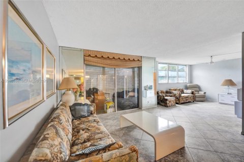 Copropriété à vendre à Pembroke Pines, Floride: 2 chambres, 108.7 m2 № 2076317 - photo 12