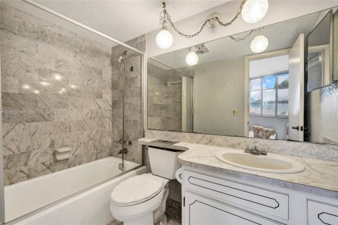 Copropriété à vendre à Pembroke Pines, Floride: 2 chambres, 108.7 m2 № 2076317 - photo 21