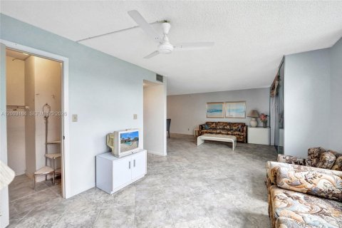 Copropriété à vendre à Pembroke Pines, Floride: 2 chambres, 108.7 m2 № 2076317 - photo 15