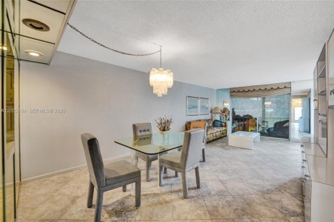 Copropriété à vendre à Pembroke Pines, Floride: 2 chambres, 108.7 m2 № 2076317 - photo 9