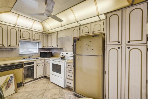 Copropriété à vendre à Pembroke Pines, Floride: 2 chambres, 108.7 m2 № 2076317 - photo 6