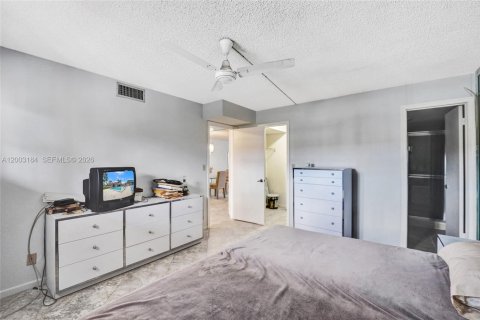 Copropriété à vendre à Pembroke Pines, Floride: 2 chambres, 108.7 m2 № 2076317 - photo 18