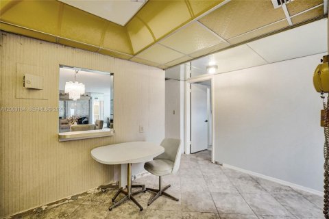 Copropriété à vendre à Pembroke Pines, Floride: 2 chambres, 108.7 m2 № 2076317 - photo 7
