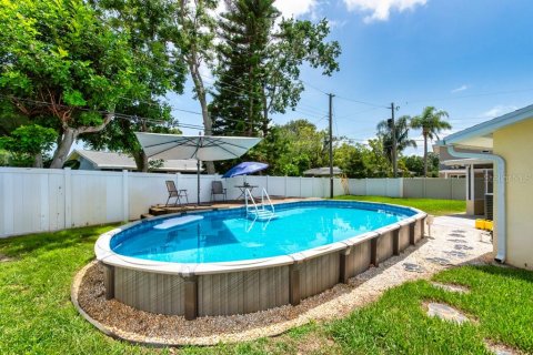 House in Seminole, Florida 3 bedrooms, 136.47 sq.m. № 1786085 - photo 2