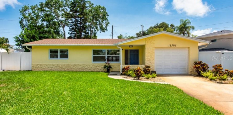 House in Seminole, Florida 3 bedrooms, 136.47 sq.m. № 1786085